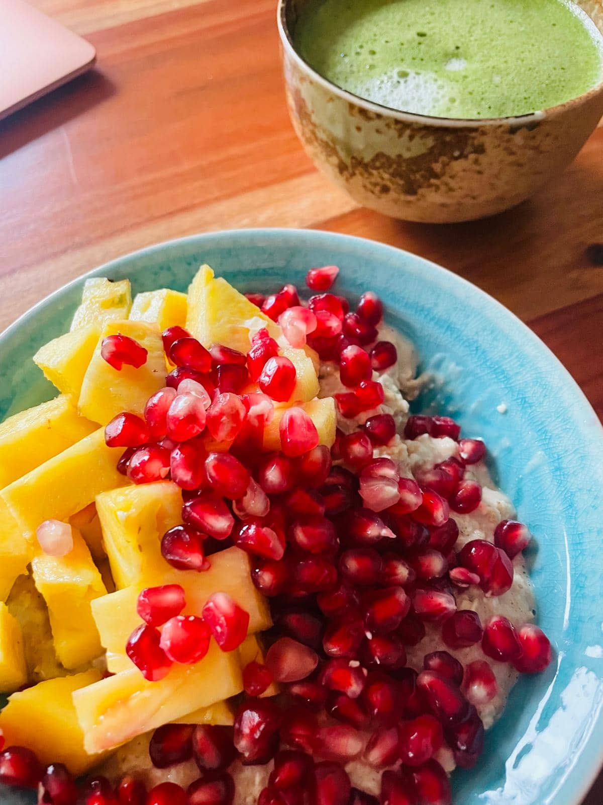 Hafermilch und Matcha